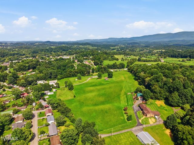 323 Fox Pvt Drive, Bluff City, TN 37618