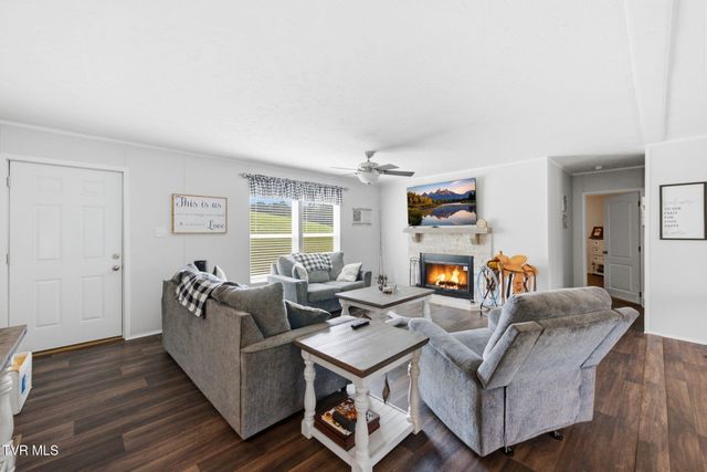 323 Fox Pvt Drive, Bluff City, TN 37618