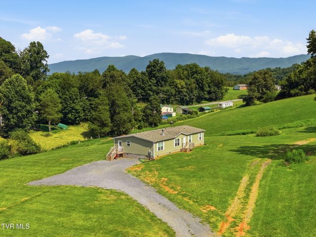 323 Fox Pvt Drive, Bluff City, TN 37618