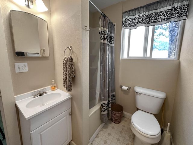 3808 Andrews Road, Medford, OR 97501