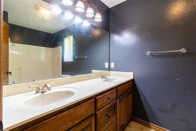 900301 S Oak Hill Drive, Chandler, OK 74834