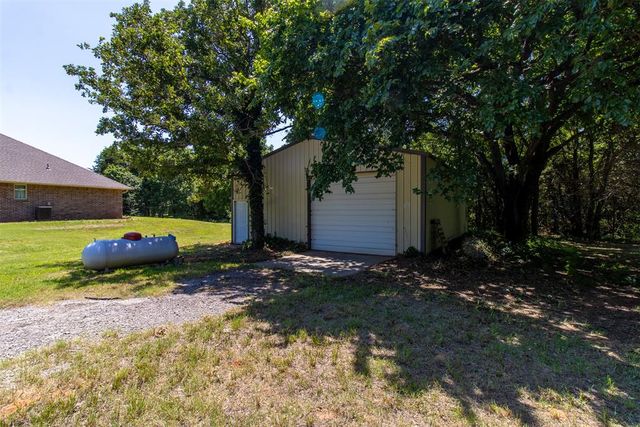 900301 S Oak Hill Drive, Chandler, OK 74834
