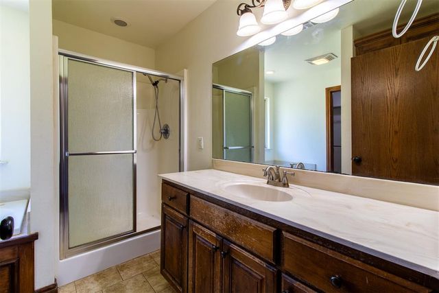 900301 S Oak Hill Drive, Chandler, OK 74834