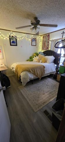 203 Oak Creek Drive, Oyster Creek, TX 77541