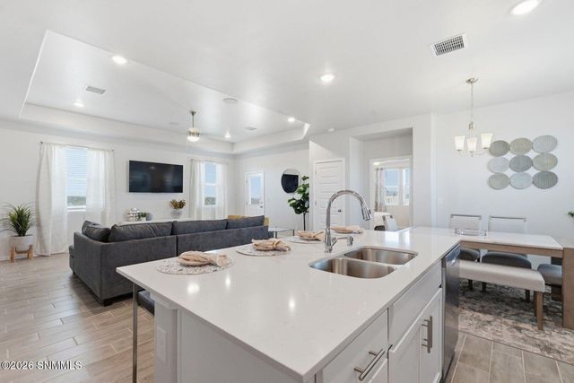 6534 Pelican Avenue, Las Cruces, NM 88012