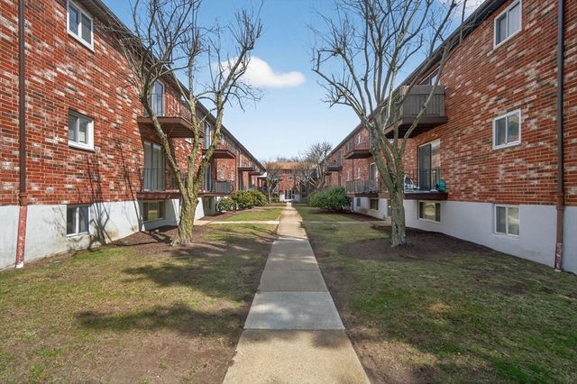 20 Westgate Rd 2, Boston, MA 02467