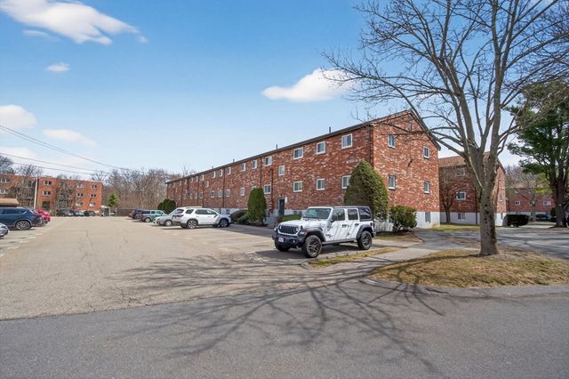 20 Westgate Rd 2, Boston, MA 02467