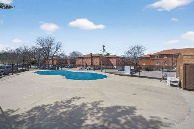 20 Westgate Rd 2, Boston, MA 02467