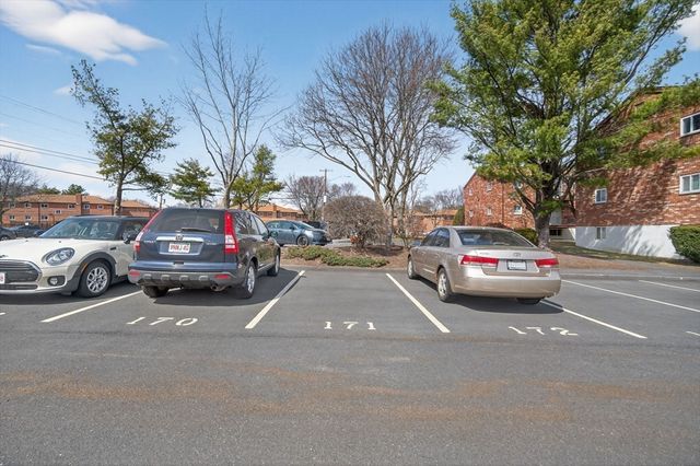 20 Westgate Rd 2, Boston, MA 02467