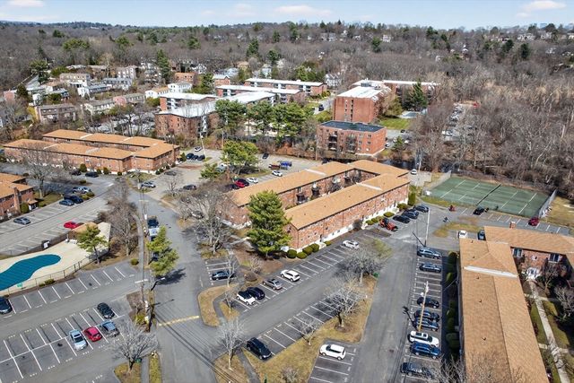 20 Westgate Rd 2, Boston, MA 02467