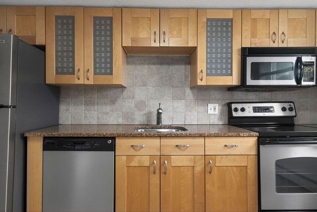 20 Westgate Rd 2, Boston, MA 02467