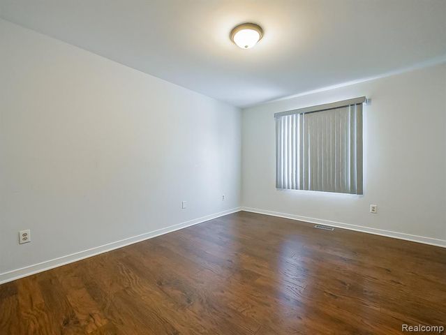 6505 Maple Lakes Court, West Bloomfield, MI 48322