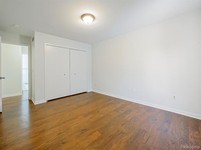 6505 Maple Lakes Court, West Bloomfield, MI 48322