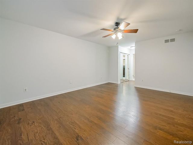 6505 Maple Lakes Court, West Bloomfield, MI 48322