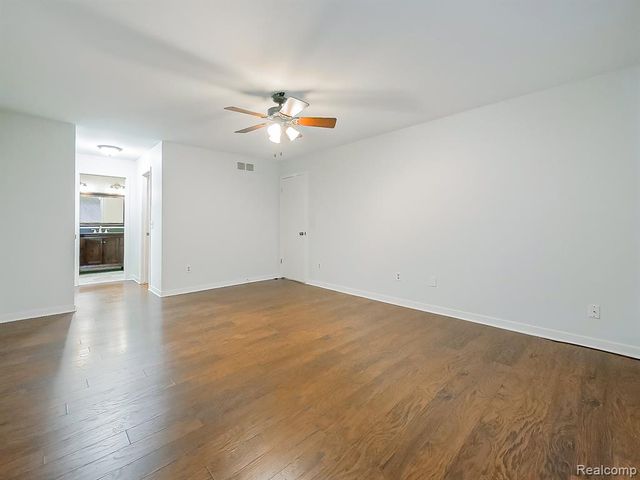 6505 Maple Lakes Court, West Bloomfield, MI 48322