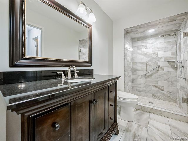 6505 Maple Lakes Court, West Bloomfield, MI 48322