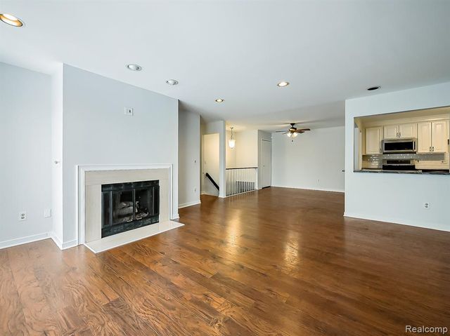 6505 Maple Lakes Court, West Bloomfield, MI 48322