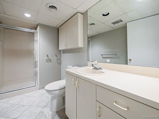 6505 Maple Lakes Court, West Bloomfield, MI 48322