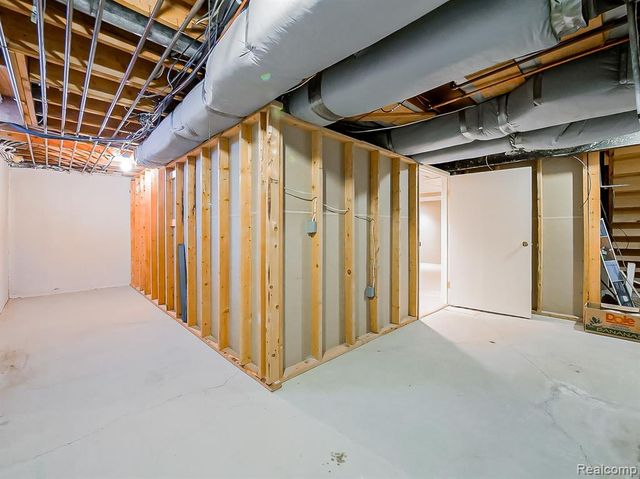 6505 Maple Lakes Court, West Bloomfield, MI 48322