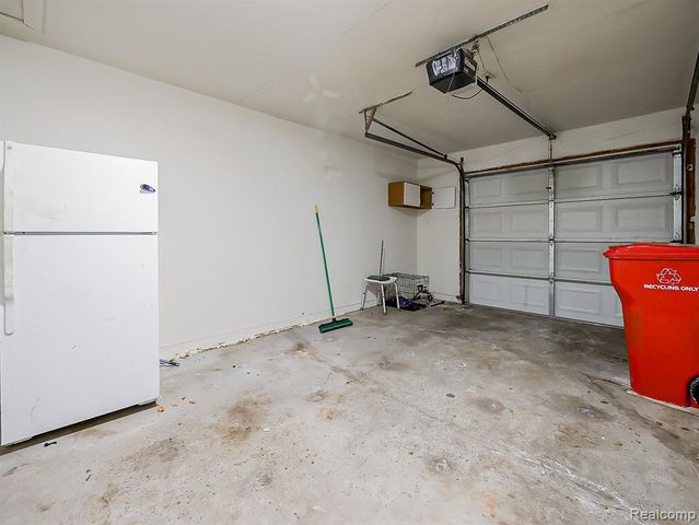 6505 Maple Lakes Court, West Bloomfield, MI 48322