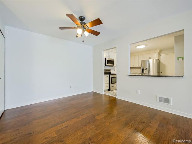 6505 Maple Lakes Court, West Bloomfield, MI 48322