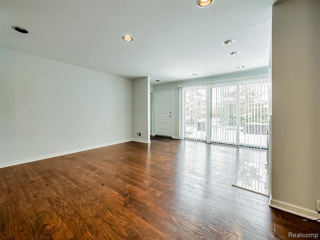 6505 Maple Lakes Court, West Bloomfield, MI 48322