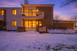 6505 Maple Lakes Court, West Bloomfield, MI 48322