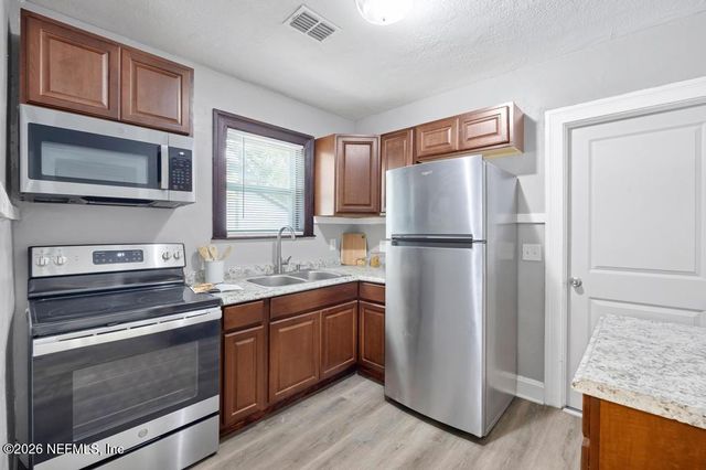 2550 SUMMIT Street, Jacksonville, FL 32204