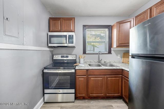 2550 SUMMIT Street, Jacksonville, FL 32204