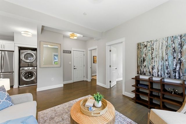 21 Whitney Ave 1L, Beverly, MA 01905