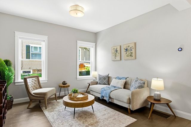 21 Whitney Ave 1L, Beverly, MA 01905