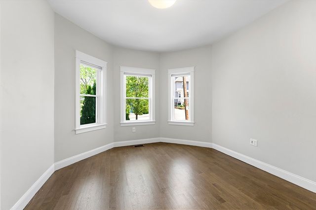 21 Whitney Ave 1L, Beverly, MA 01905