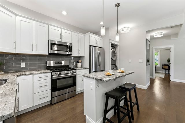 21 Whitney Ave 1L, Beverly, MA 01905