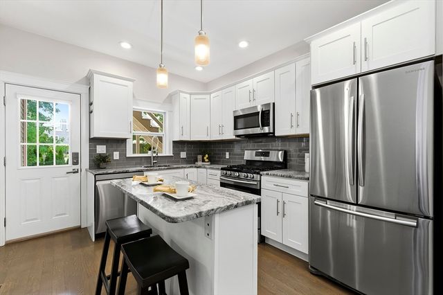21 Whitney Ave 1L, Beverly, MA 01905