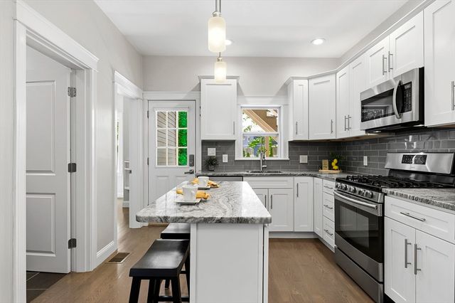 21 Whitney Ave 1L, Beverly, MA 01905
