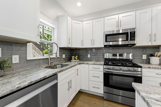 21 Whitney Ave 1L, Beverly, MA 01905