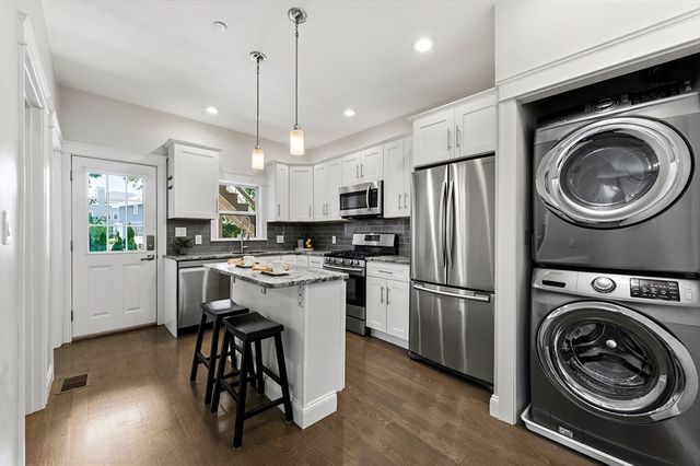 21 Whitney Ave 1L, Beverly, MA 01905