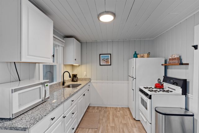 15 Riverview Terrace, Hampton, NH 03842