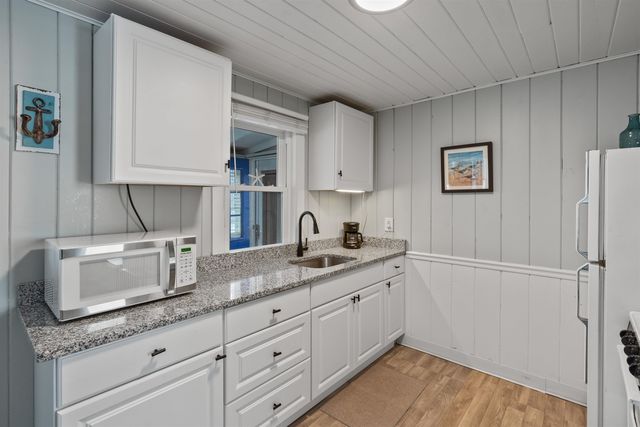 15 Riverview Terrace, Hampton, NH 03842