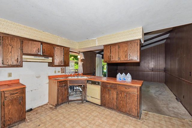 14870 W Kingsway DRIVE, New Berlin, WI 53151