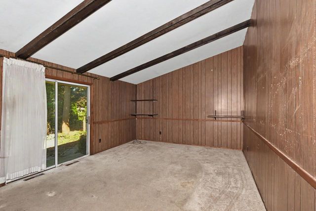 14870 W Kingsway DRIVE, New Berlin, WI 53151