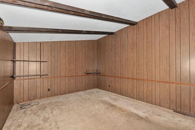 14870 W Kingsway DRIVE, New Berlin, WI 53151