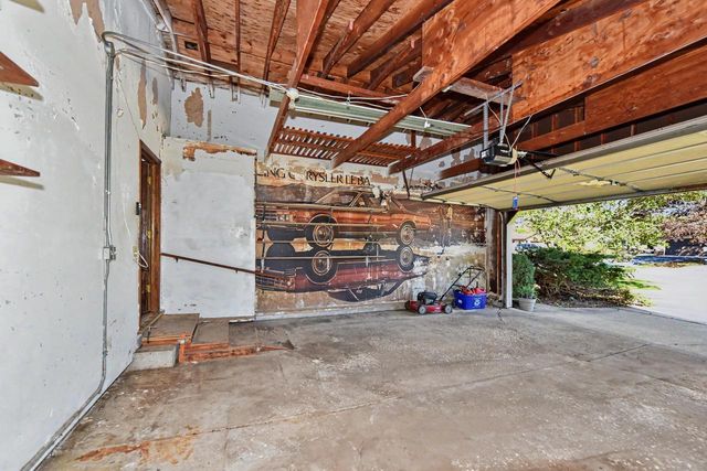 14870 W Kingsway DRIVE, New Berlin, WI 53151