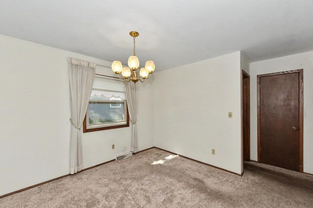 14870 W Kingsway DRIVE, New Berlin, WI 53151