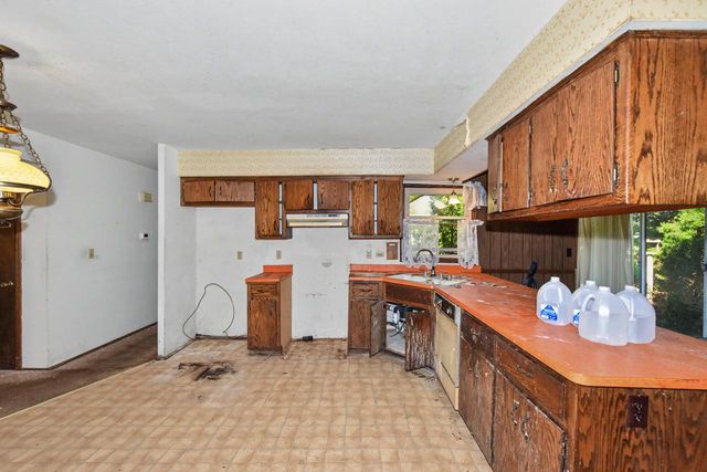 14870 W Kingsway DRIVE, New Berlin, WI 53151