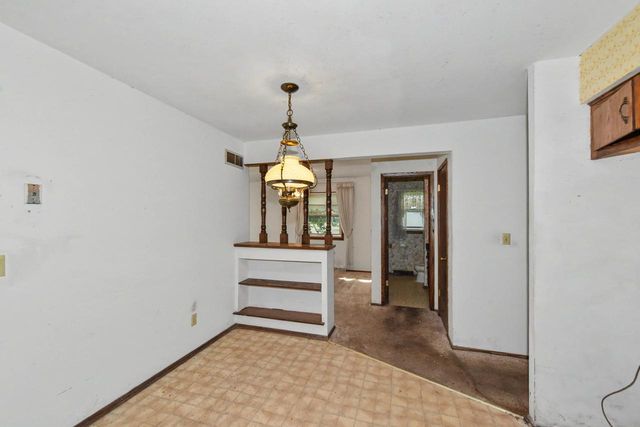 14870 W Kingsway DRIVE, New Berlin, WI 53151