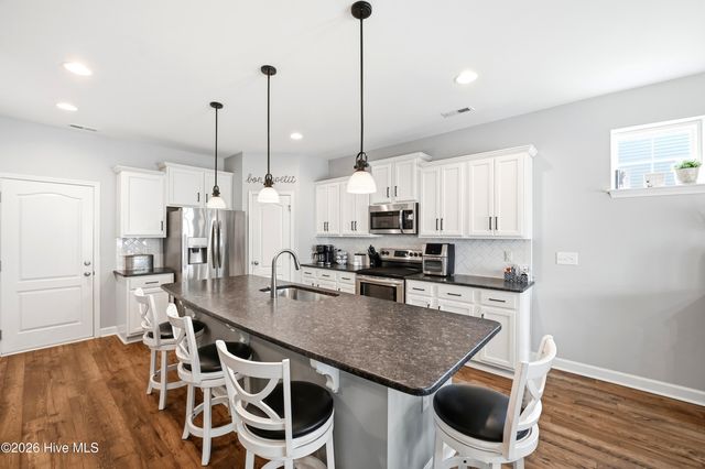 699 E Chatman Drive NW, Calabash, NC 28467