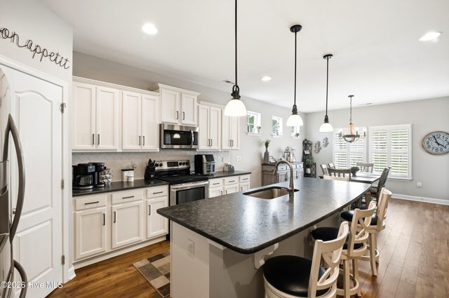 699 E Chatman Drive NW, Calabash, NC 28467