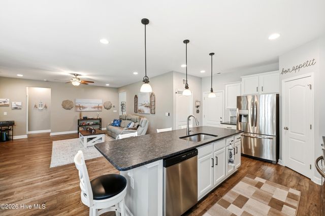 699 E Chatman Drive NW, Calabash, NC 28467