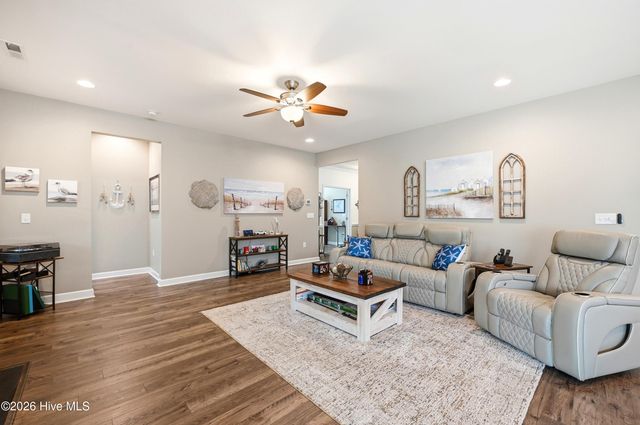 699 E Chatman Drive NW, Calabash, NC 28467